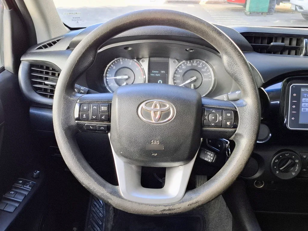 Toyota Hilux Dc 4x2 2.4 D Dx Mt año 2022