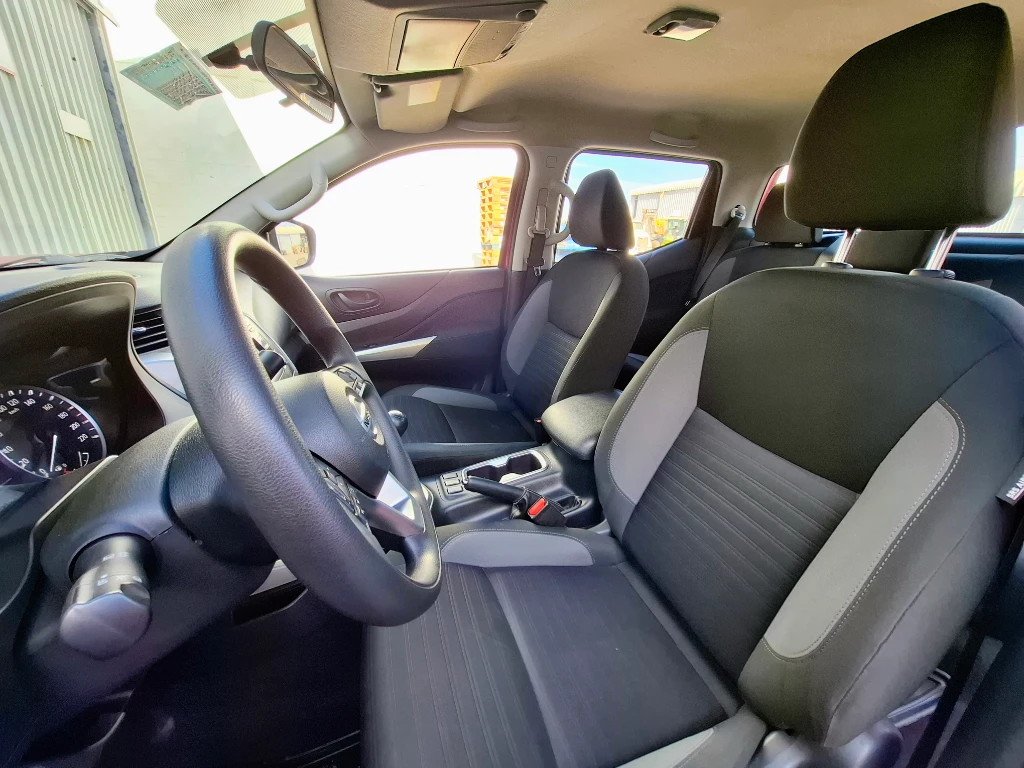 Nissan Navara Dc 4x2 2.3tdi Se año 2023