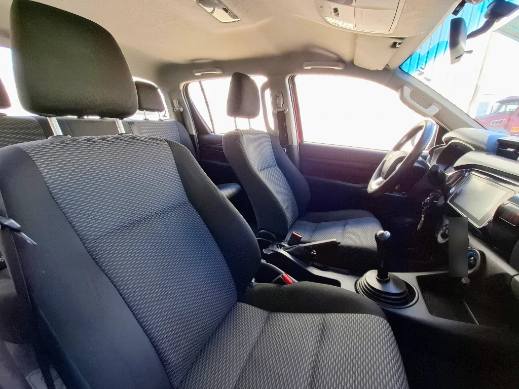 Toyota Hilux Dc 4x2 2.4 D Dx Mt año 2022