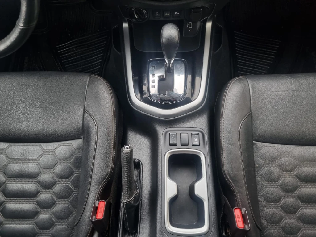 Nissan Navara Dc 4x4 2.3tdi Le At año 2022