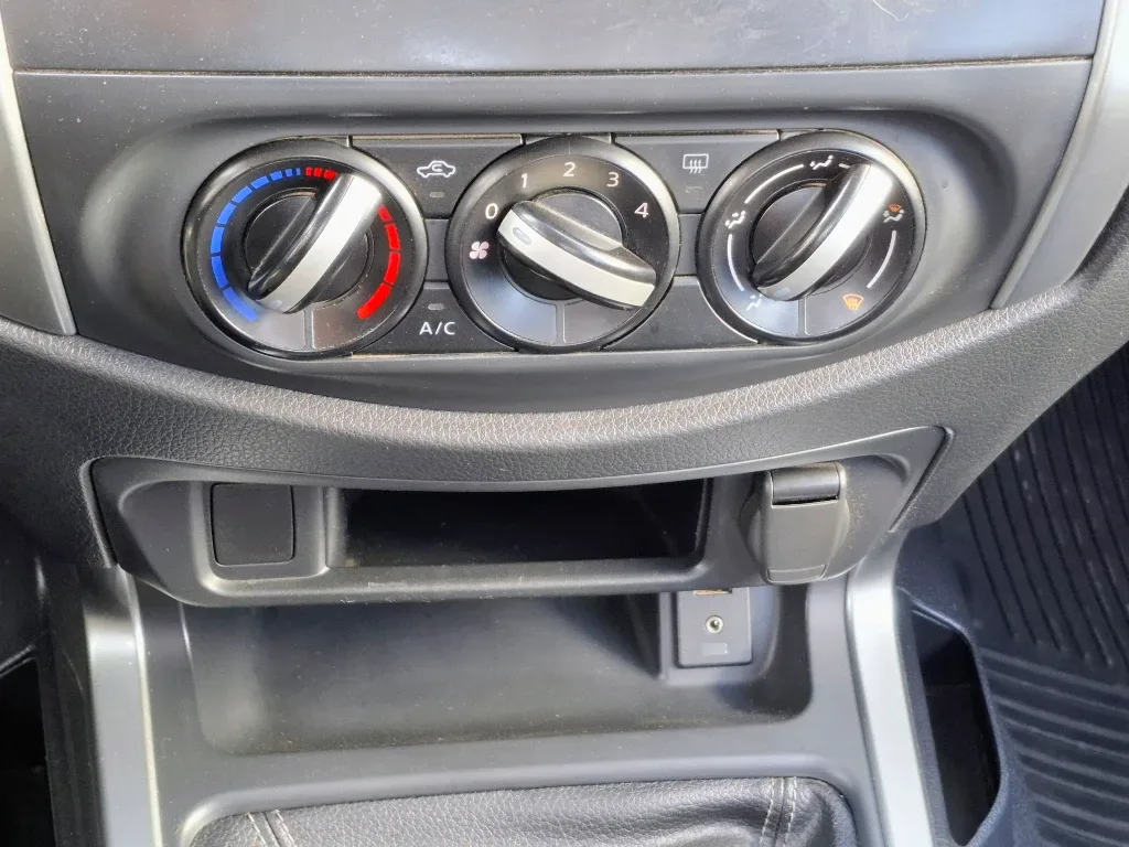 Nissan Navara Dc 4x2 2.3tdi Se año 2023