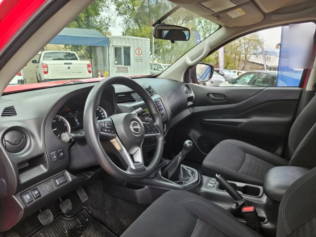 Nissan Navara Navara Dc 4x2 2.3 Tdi Se año 2023
