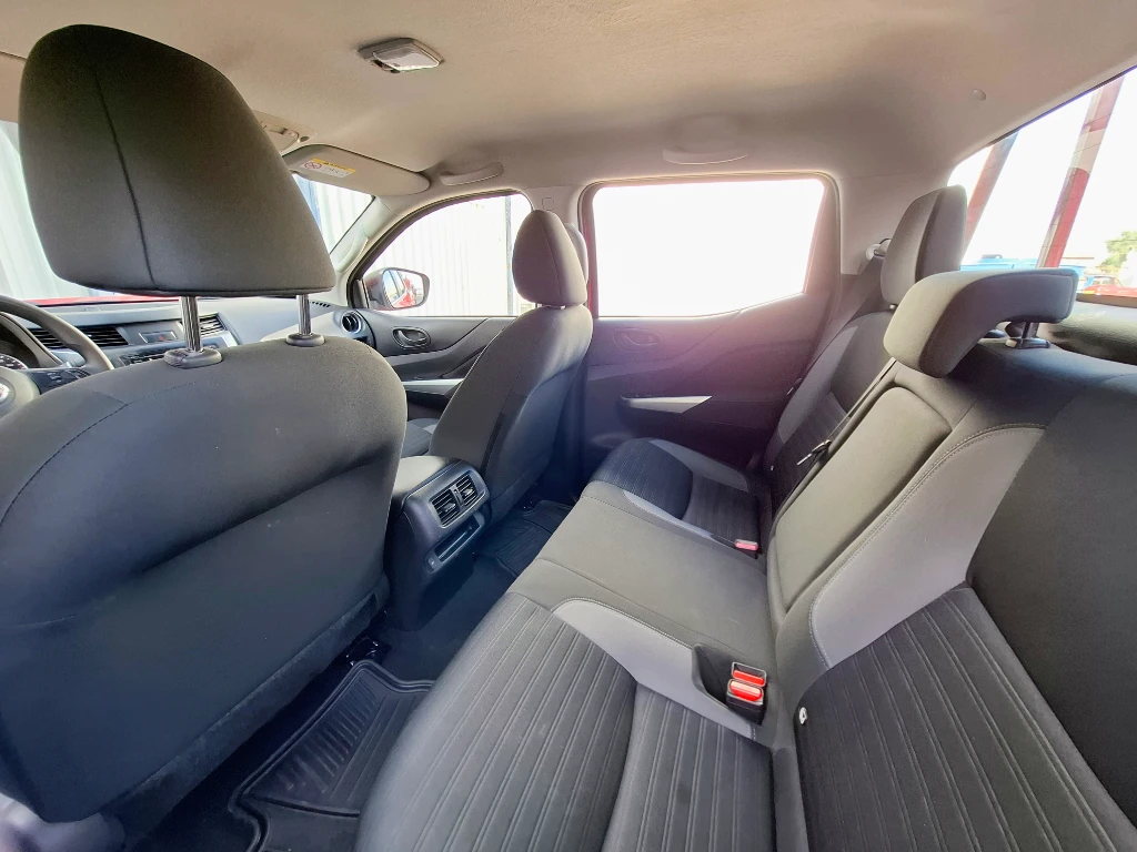 Nissan Navara Dc 4x2 2.3tdi Se año 2023