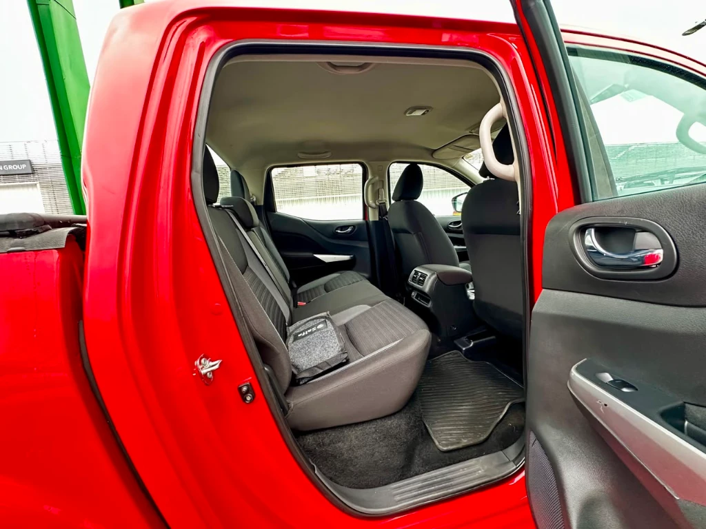 Nissan Navara Dc 4x4 2.3tdi Xe At año 2024