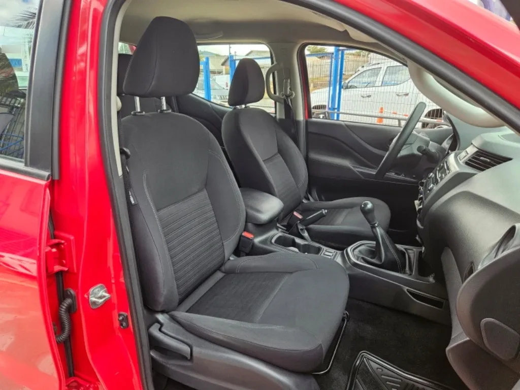 Nissan Navara Navara Dc 4x2 2.3 Tdi Se año 2023