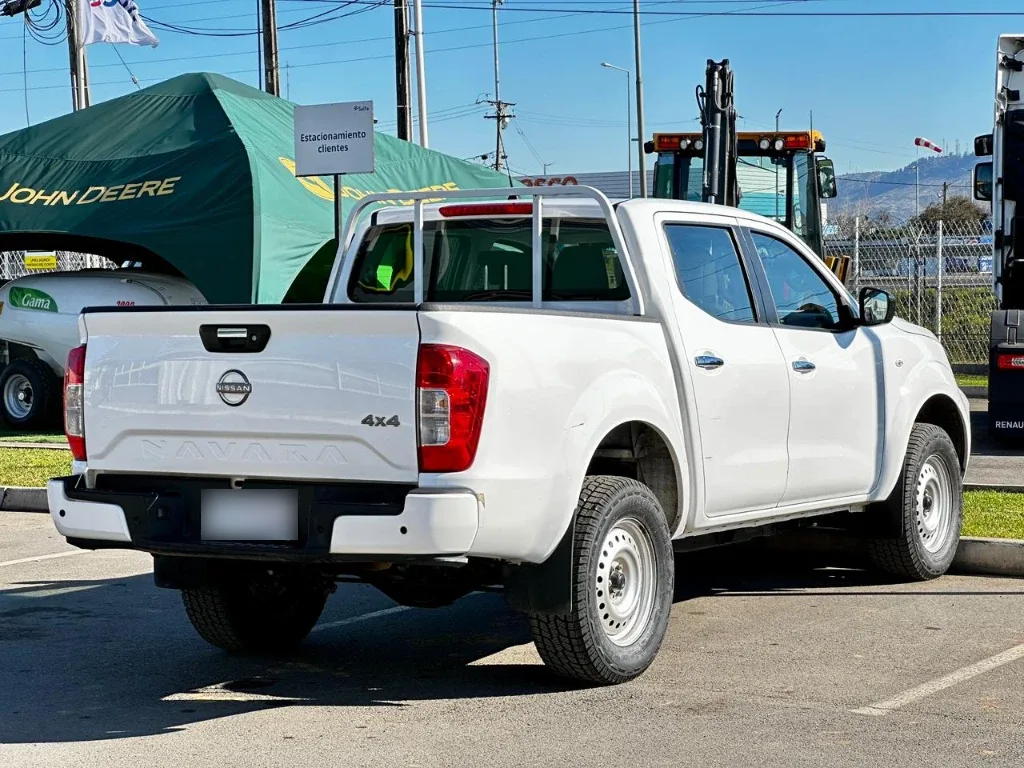 Nissan Navara Navara Dc 4x4 2.3 Tdi Se año 2023