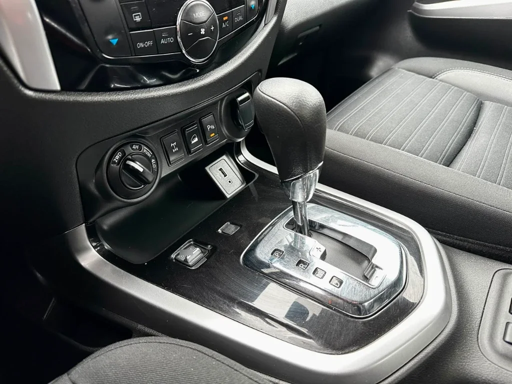 Nissan Navara Dc 4x4 2.3tdi Xe At año 2024