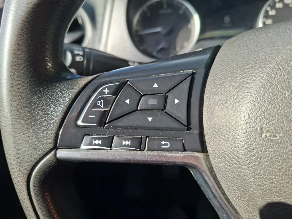 Nissan Navara Dc 4x2 2.3tdi Se año 2023
