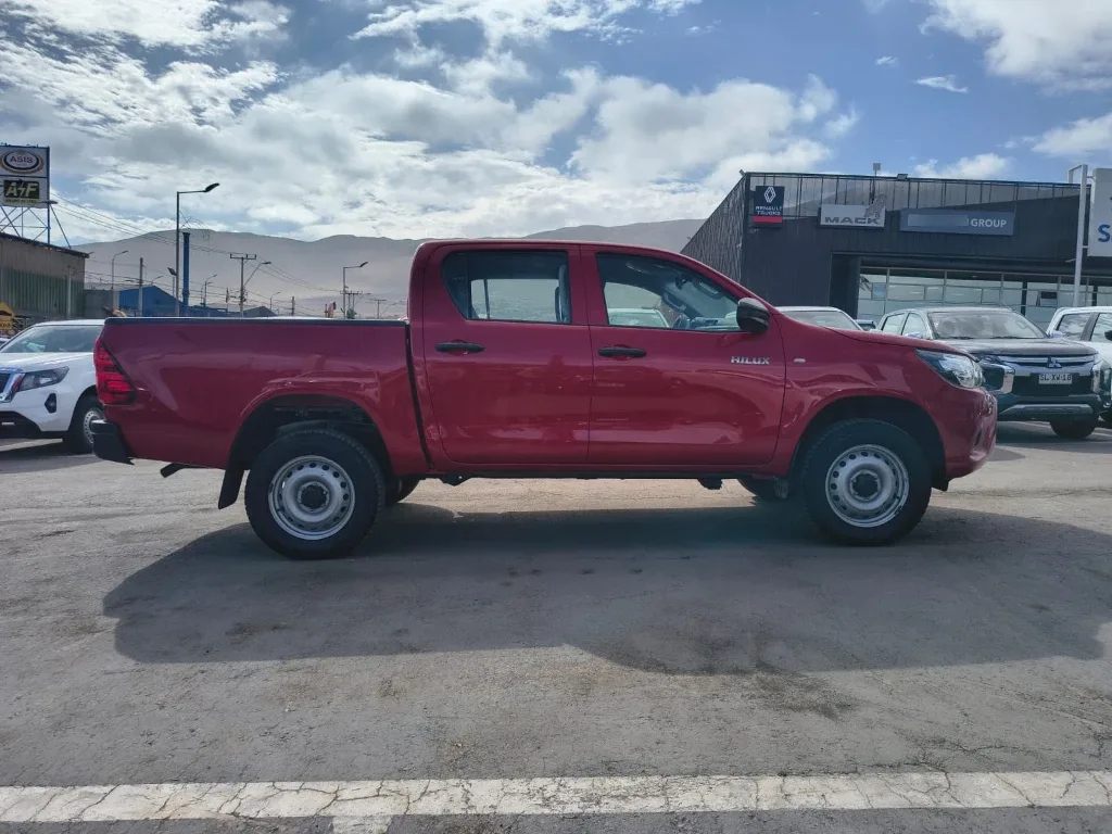 Toyota Hilux Dx Tss 4x2 Mt año 2023
