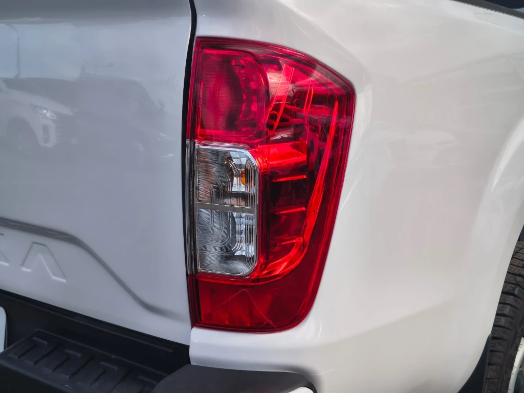 Nissan Navara Dc 4x2 2.3tdi Se año 2023