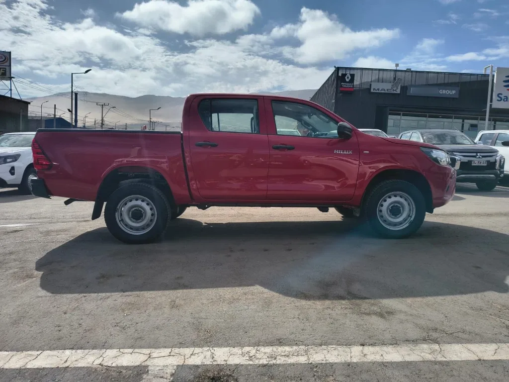 Toyota Hilux Dx Tss 4x2 Mt año 2023