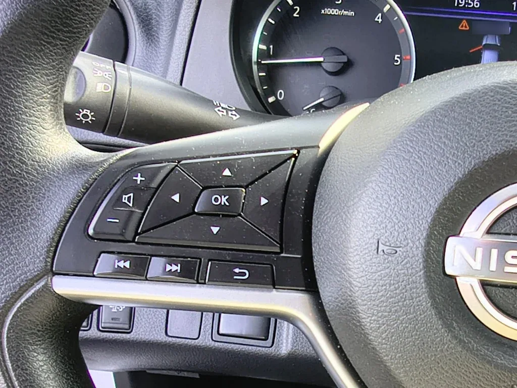 Nissan Navara Dc 4x2 2.3tdi Se año 2023