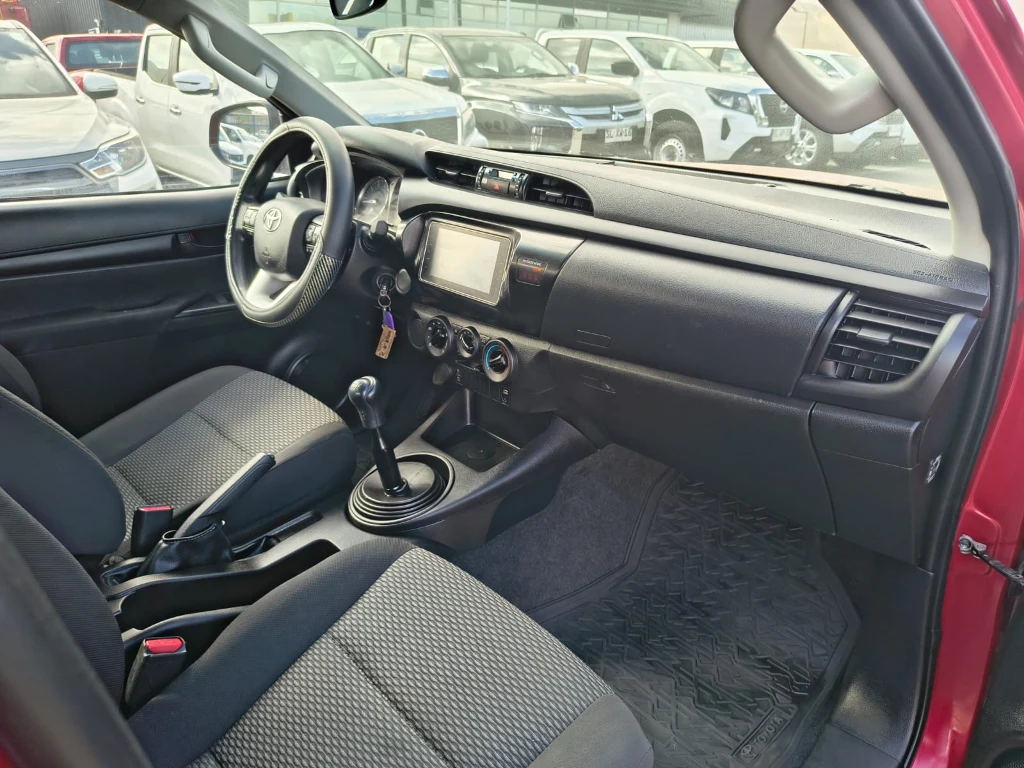 Toyota Hilux Dx Tss 4x2 Mt año 2023