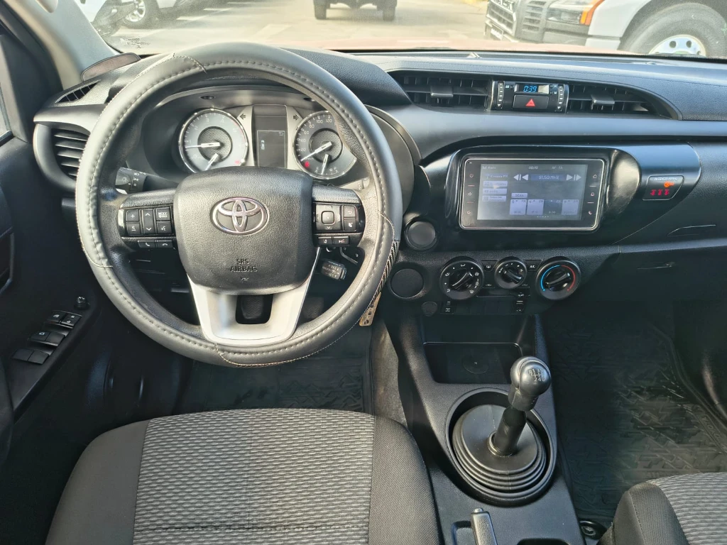 Toyota Hilux Dx Tss 4x2 Mt año 2023