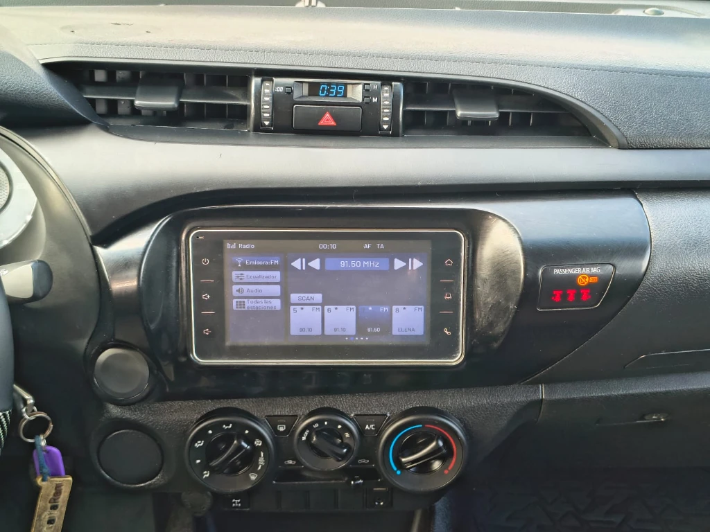 Toyota Hilux Dx Tss 4x2 Mt año 2023