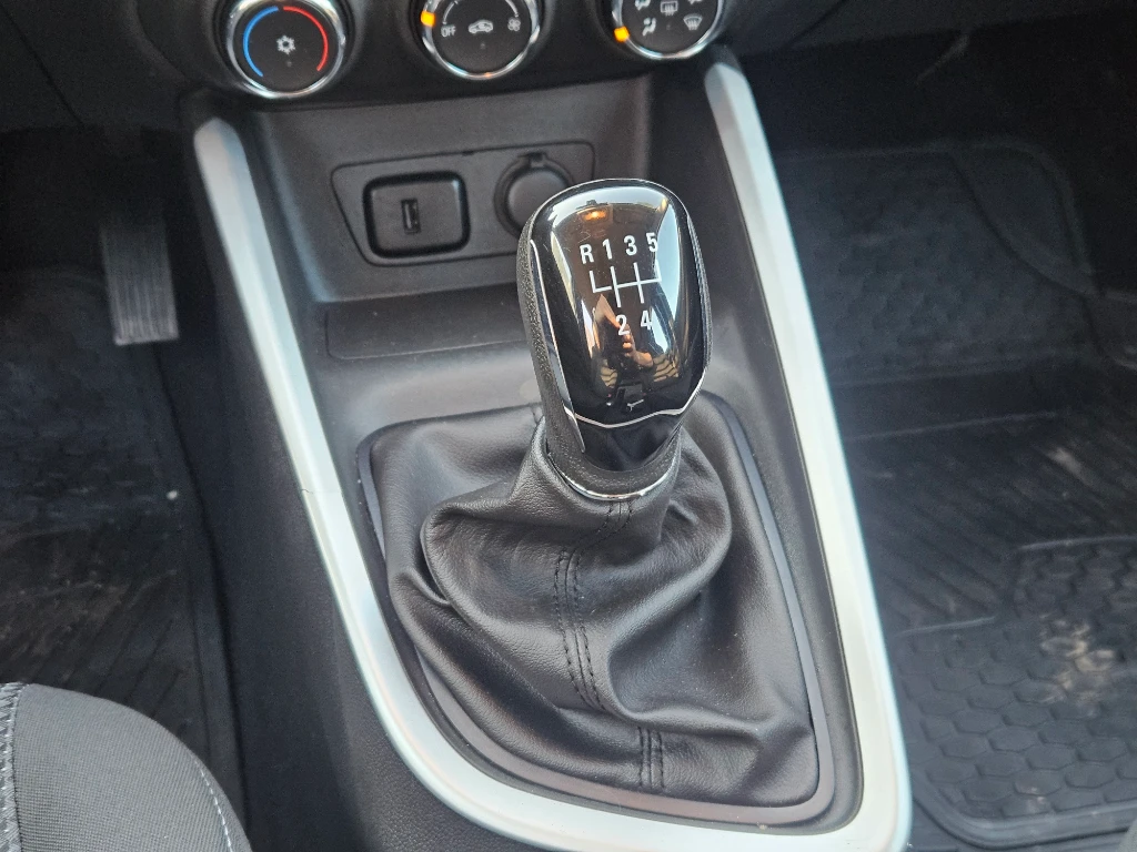 Chevrolet Onix Hb 1.0t Ltz Mt P Onstar año 2023