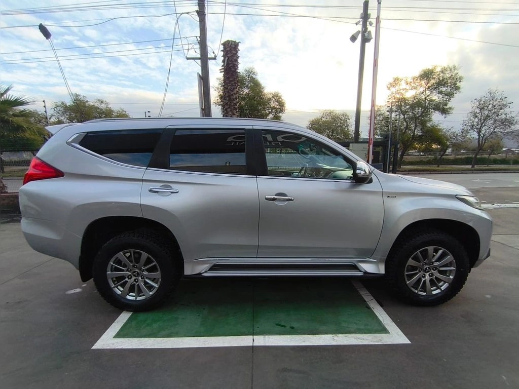 Mitsubishi Montero Sport 2.4 Aut 4x2 Diesel año 2020