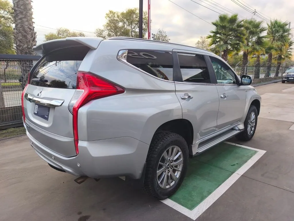Mitsubishi Montero Sport 2.4 Aut 4x2 Diesel año 2020