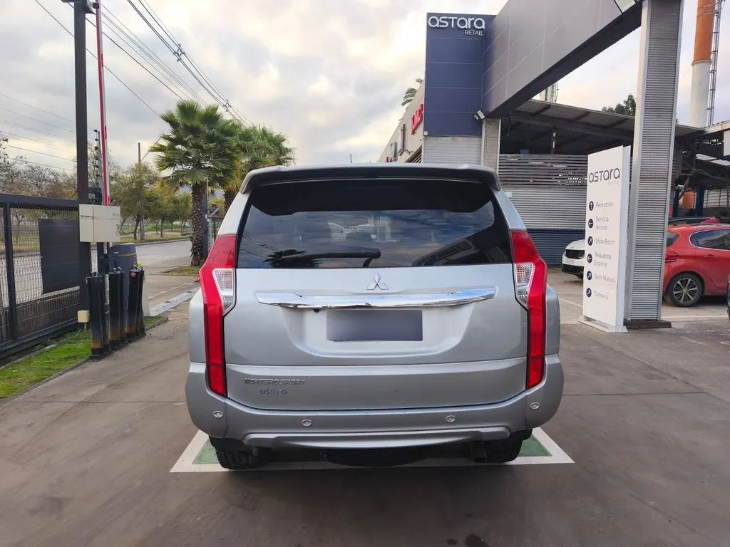 Mitsubishi Montero Sport 2.4 Aut 4x2 Diesel año 2020