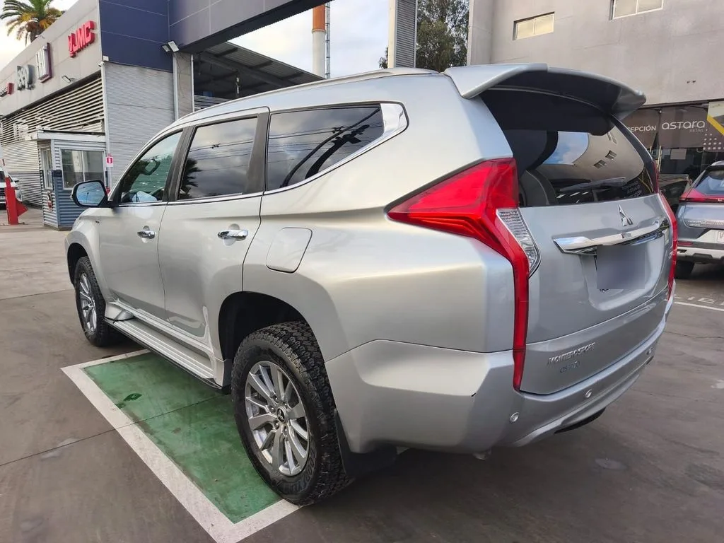 Mitsubishi Montero Sport 2.4 Aut 4x2 Diesel año 2020