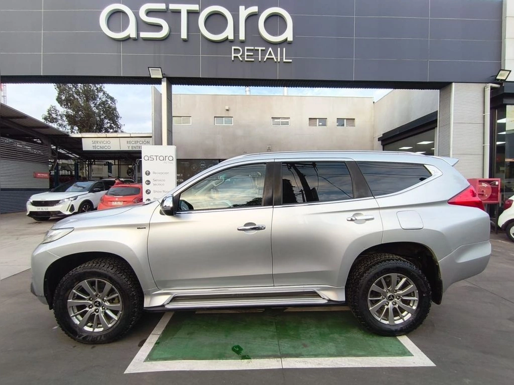 Mitsubishi Montero Sport 2.4 Aut 4x2 Diesel año 2020