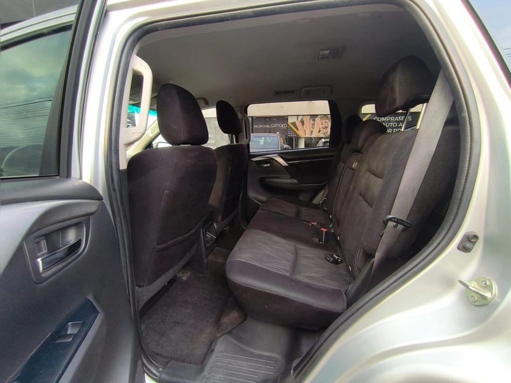 Mitsubishi Montero Sport 2.4 Aut 4x2 Diesel año 2020