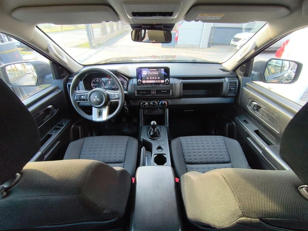 Mitsubishi L200 Work Xr 2.4 4x2 Mt año 2025