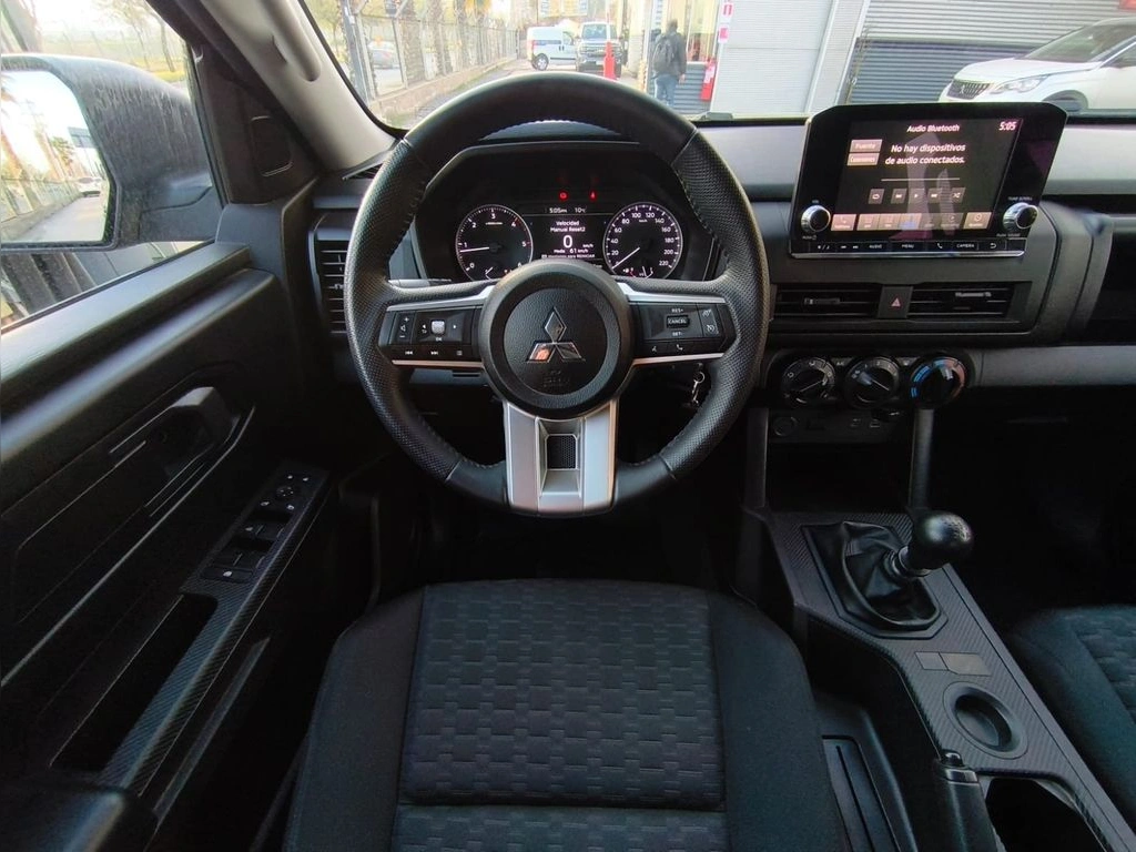 Mitsubishi L200 Work Xr 2.4 4x2 Mt año 2025