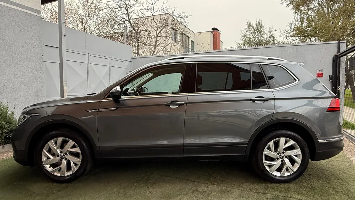 Volkswagen Tiguan 1.4 Tsi Comfortline 4x2 150 Hp At 5p. año 2022