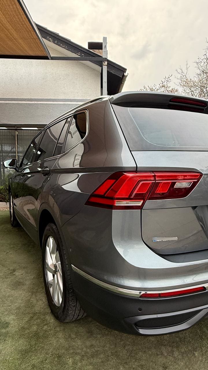 Volkswagen Tiguan 1.4 Tsi Comfortline 4x2 150 Hp At 5p. año 2022