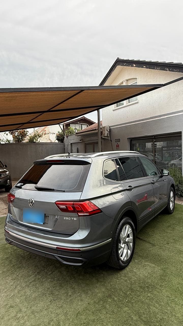 Volkswagen Tiguan 1.4 Tsi Comfortline 4x2 150 Hp At 5p. año 2022