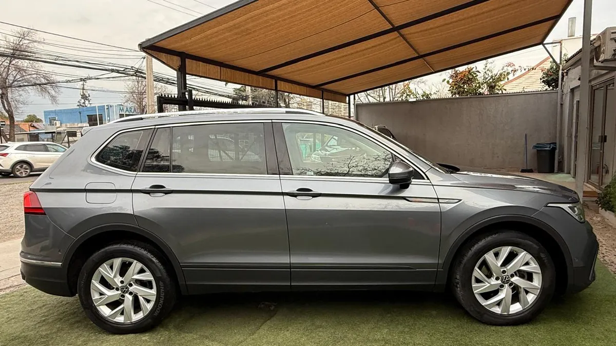 Volkswagen Tiguan 1.4 Tsi Comfortline 4x2 150 Hp At 5p. año 2022