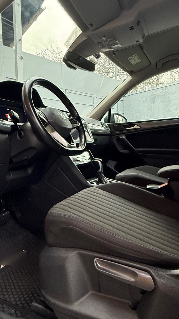 Volkswagen Tiguan 1.4 Tsi Comfortline 4x2 150 Hp At 5p. año 2022