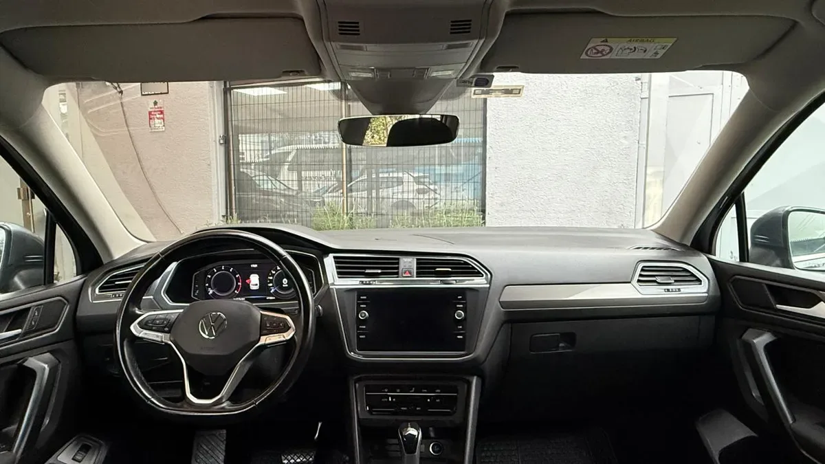 Volkswagen Tiguan 1.4 Tsi Comfortline 4x2 150 Hp At 5p. año 2022