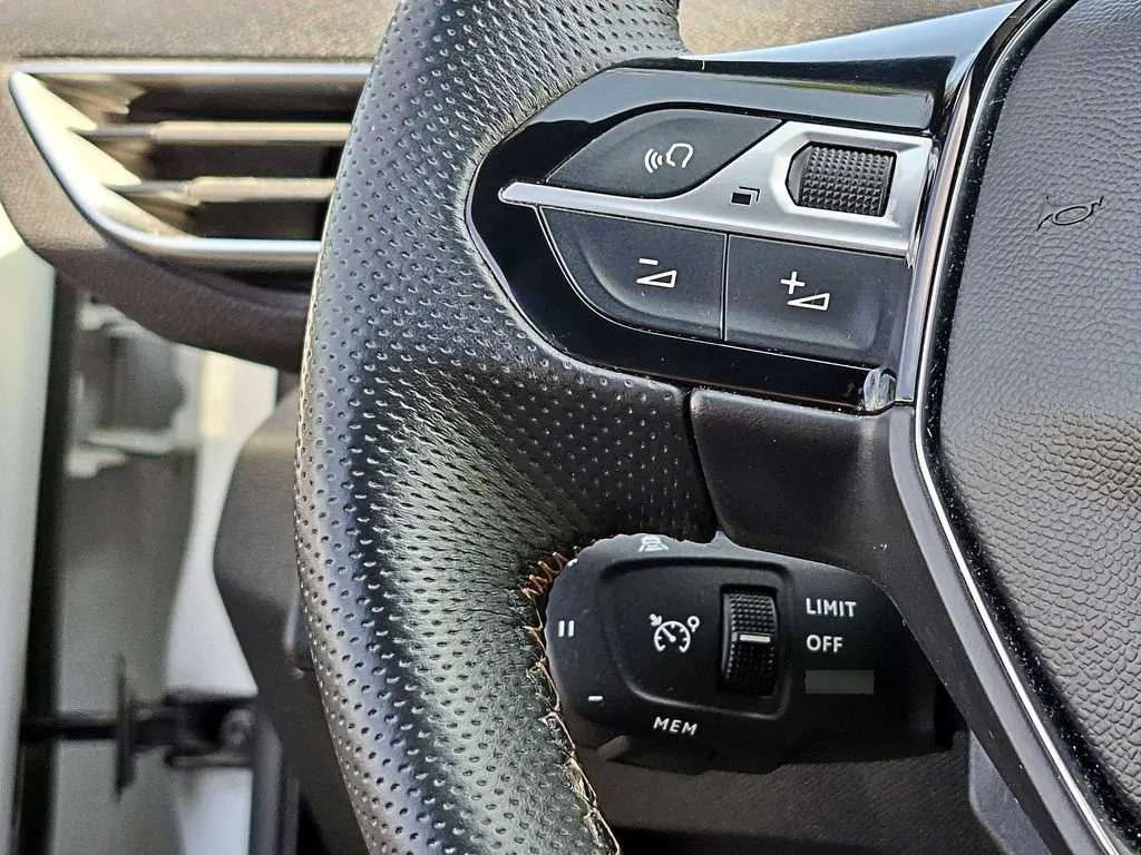 Peugeot 5008 1.6 Allure At año 2024