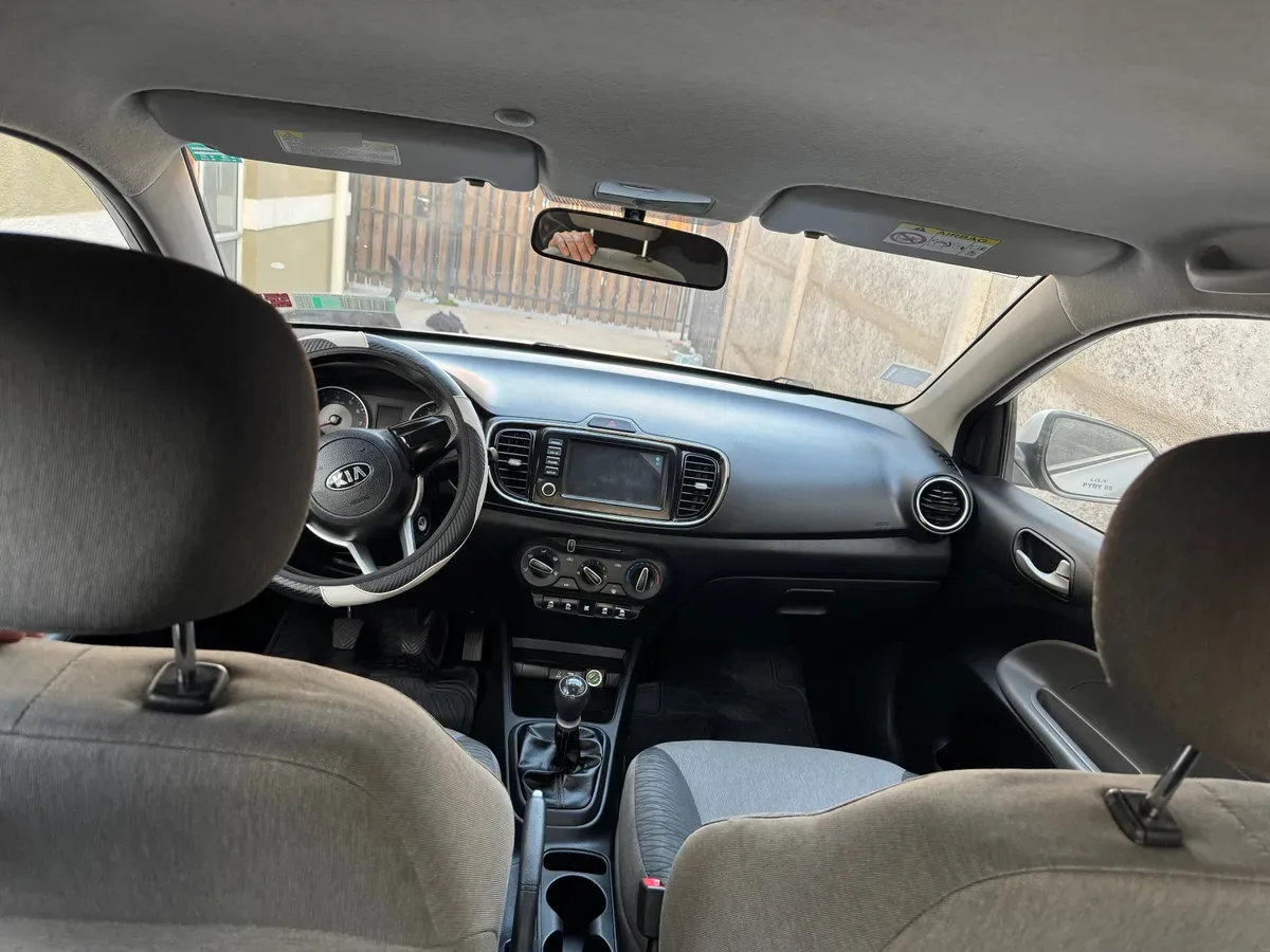 KIA MOTORS SOLUTO Soluto Lx 1.4l 5mt Ac año 2021