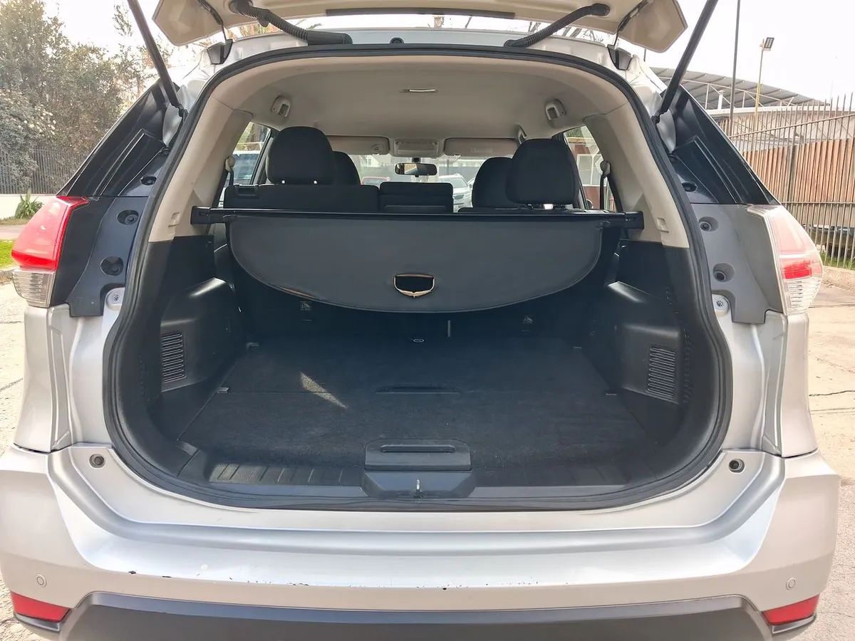 Nissan X-Trail 2.5 Sense 4x2 2row Cvt At 5p año 2019