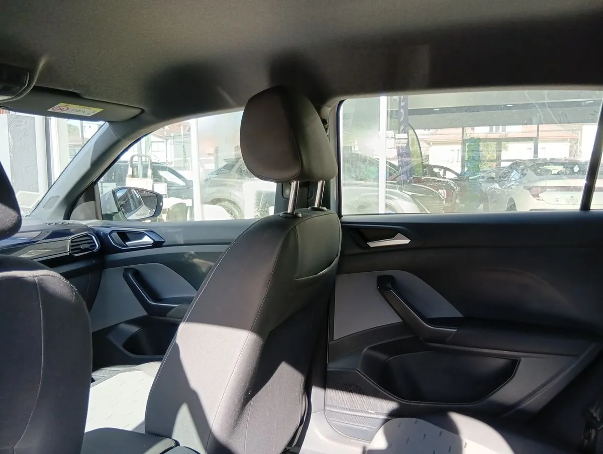 Volkswagen T-Cross 1.0 Tsi Comfortline 4x2 Mt5 5p año 2023