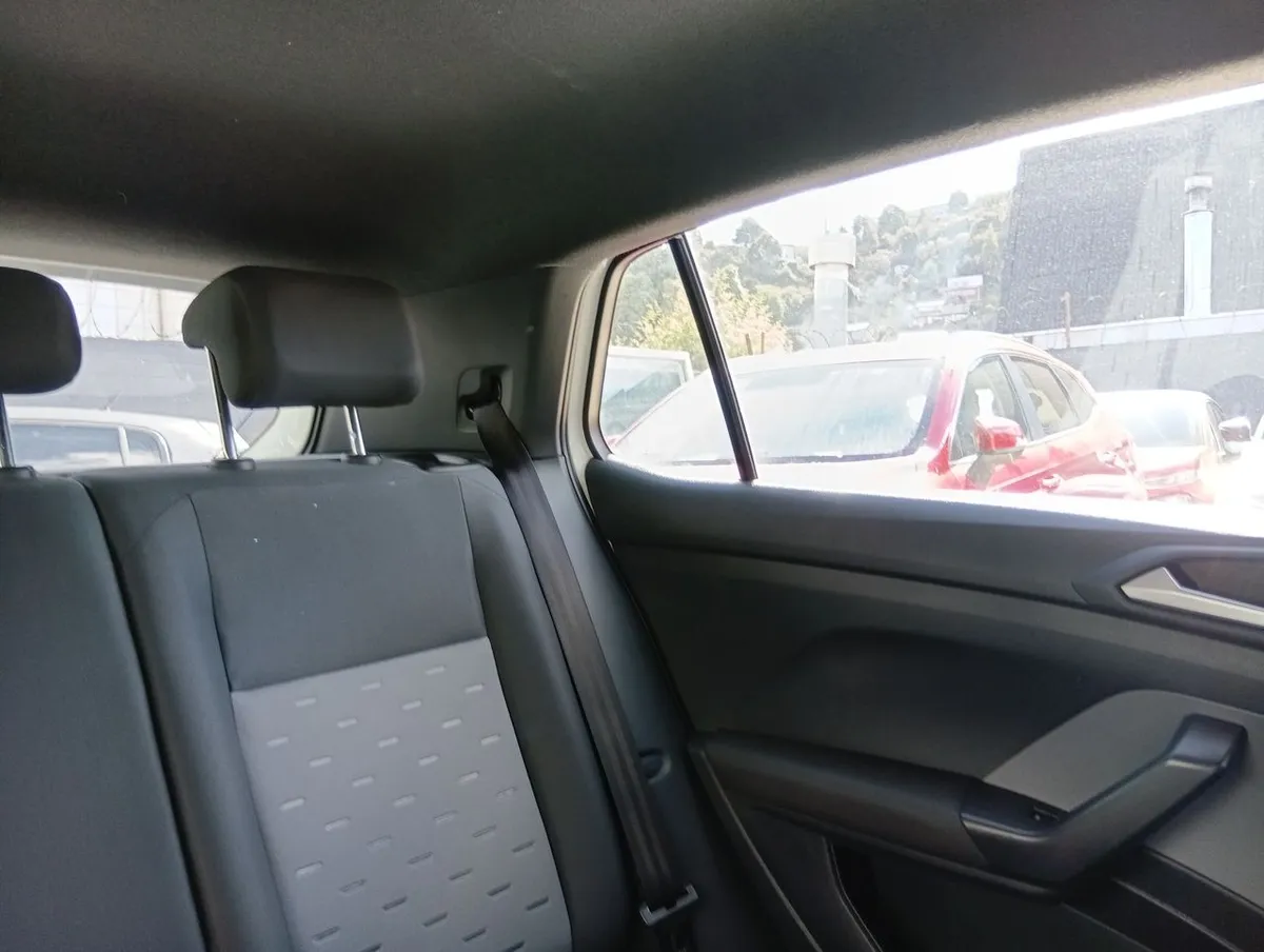Volkswagen T-Cross 1.0 Tsi Comfortline 4x2 Mt5 5p año 2023