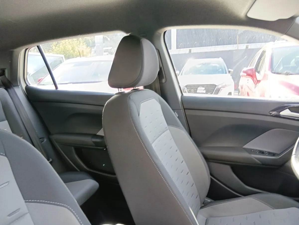 Volkswagen T-Cross 1.0 Tsi Comfortline 4x2 Mt5 5p año 2023