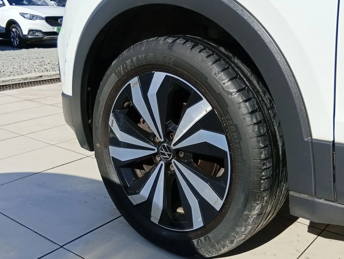 Volkswagen T-Cross 1.0 Tsi Comfortline 4x2 Mt5 5p año 2023