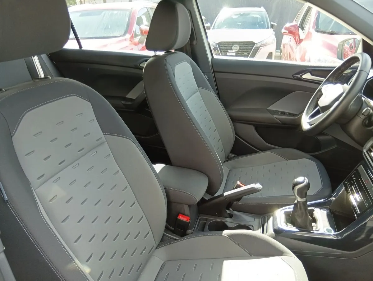 Volkswagen T-Cross 1.0 Tsi Comfortline 4x2 Mt5 5p año 2023