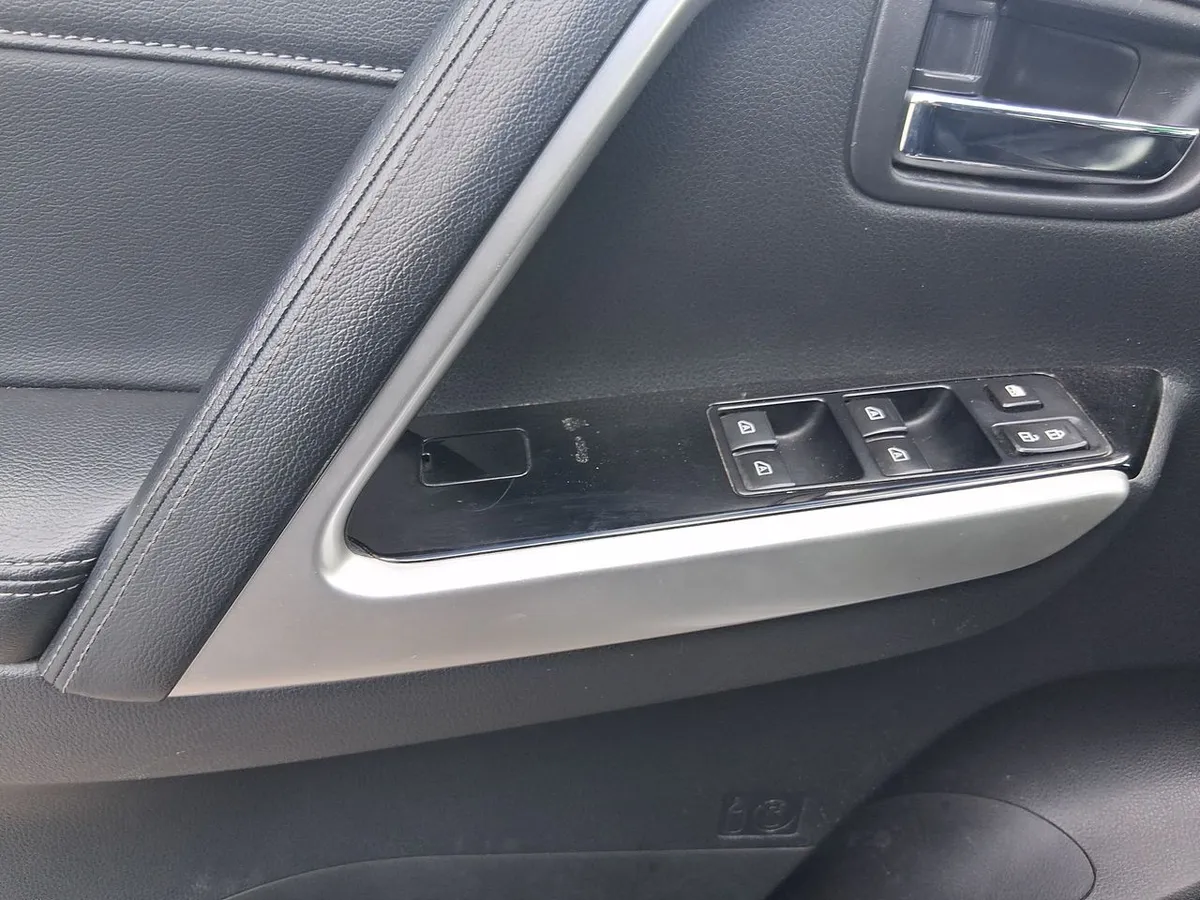 Mitsubishi Montero Sport 3.0 4x2 At 5p año 2024