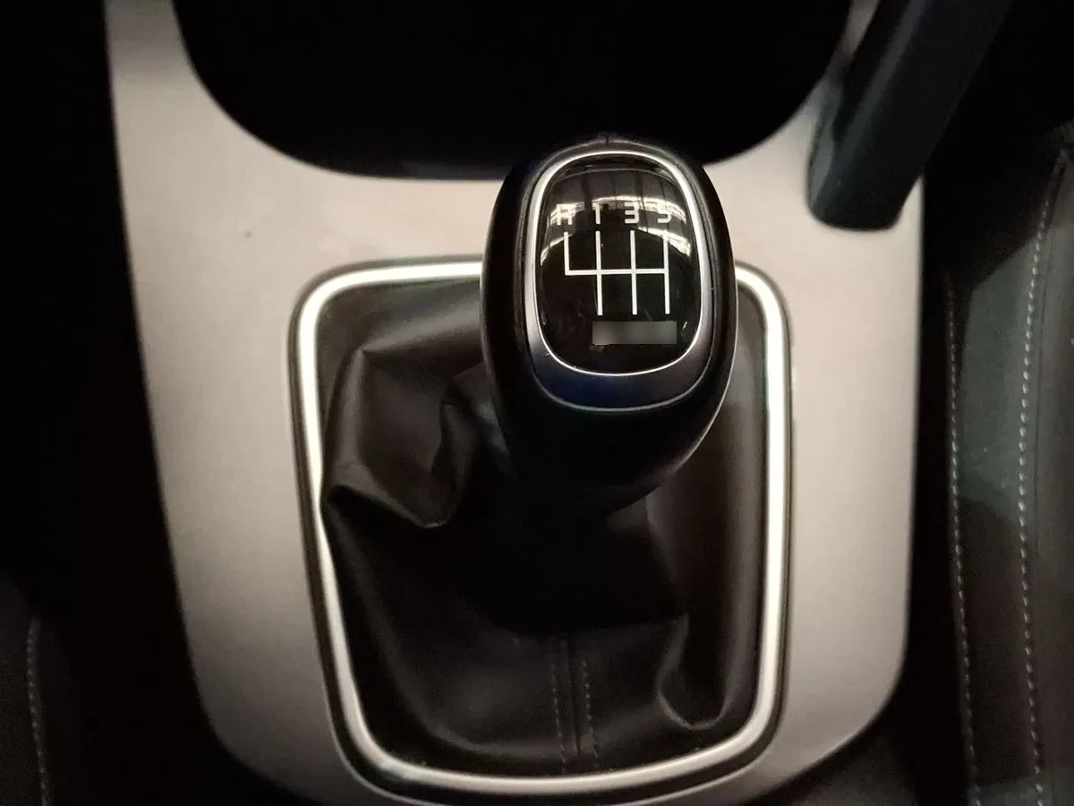 Kia Seltos 1.5 Ex 4x2 6mt 5p año 2024