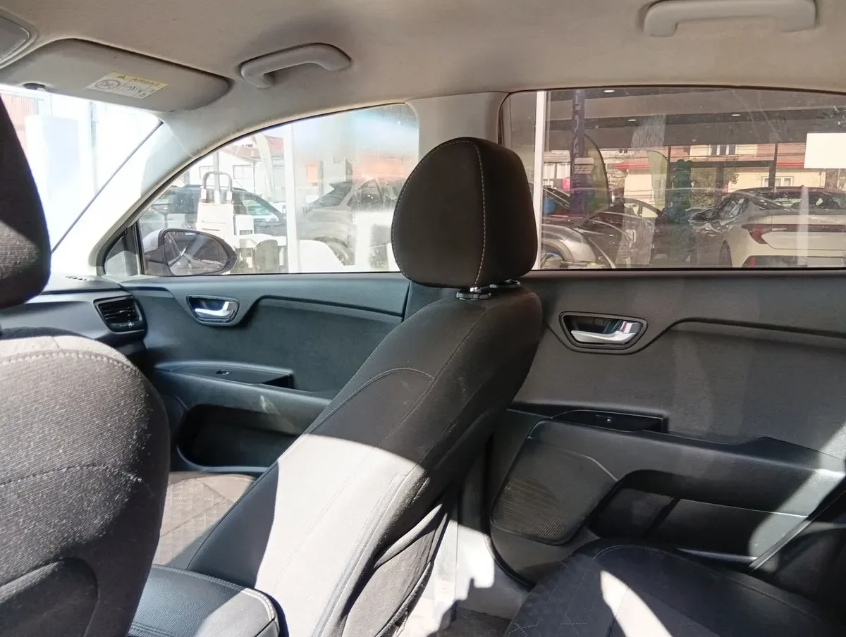 Kia Rio4 1.4 Lx 4x2 Ac Dab 6mt 4p año 2023