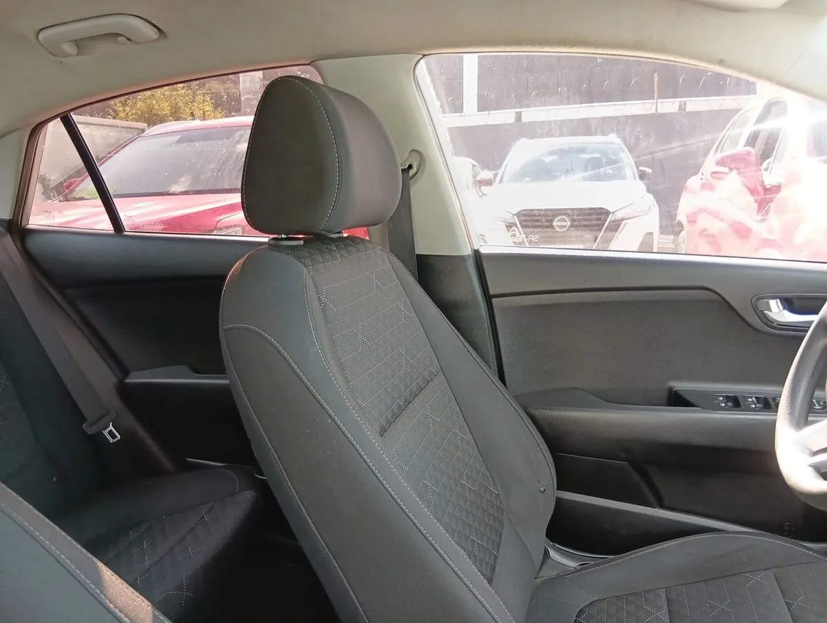 Kia Rio4 1.4 Lx 4x2 Ac Dab 6mt 4p año 2023