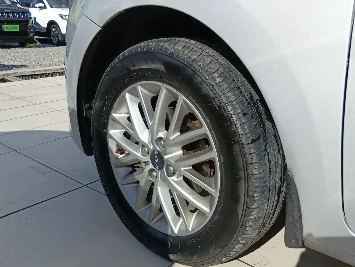 Kia Rio4 1.4 Lx 4x2 Ac Dab 6mt 4p año 2023