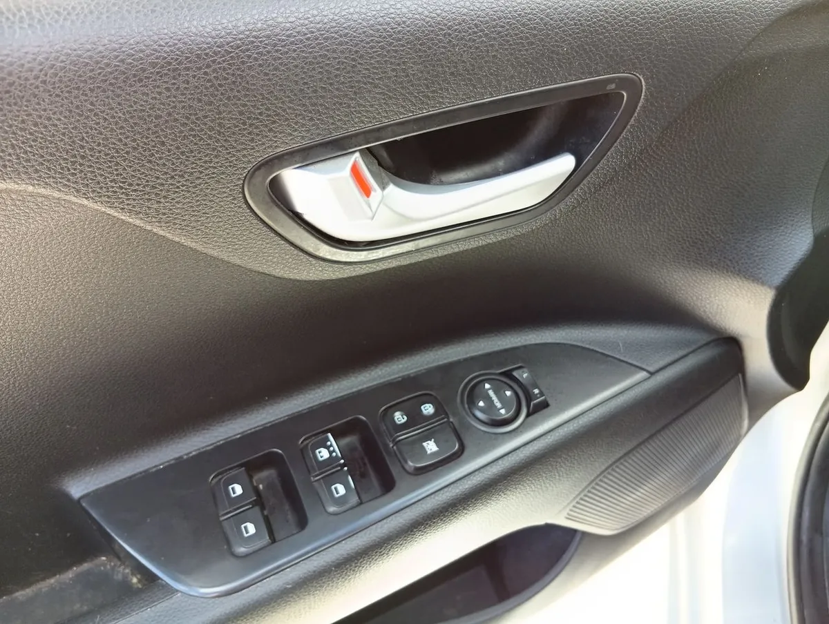 Kia Rio4 1.4 Lx 4x2 Ac Dab 6mt 4p año 2023