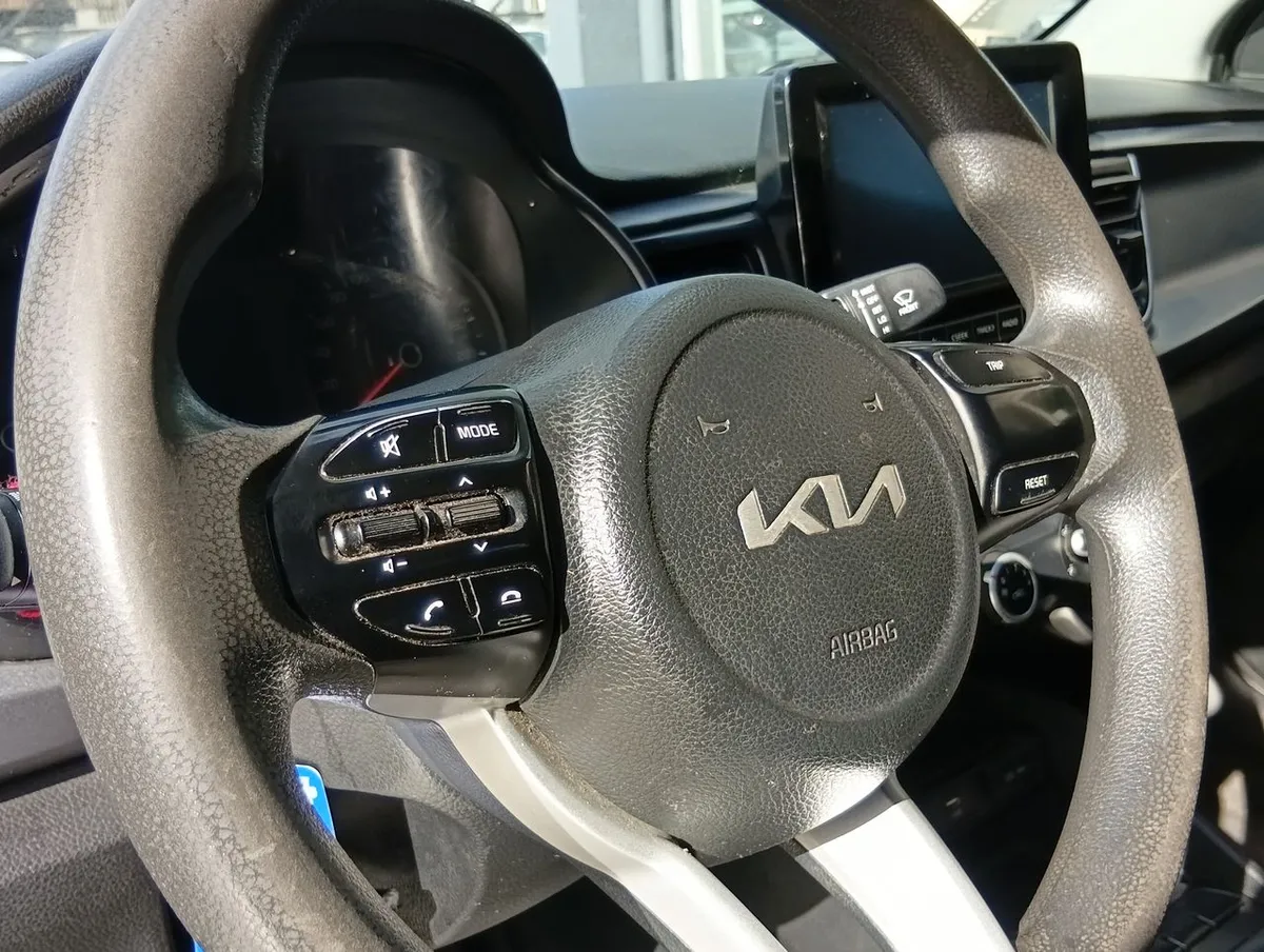 Kia Rio4 1.4 Lx 4x2 Ac Dab 6mt 4p año 2023