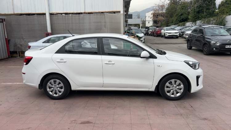 Kia Soluto 1.4 Lx 4x2 Ac Mt 4p año 2021